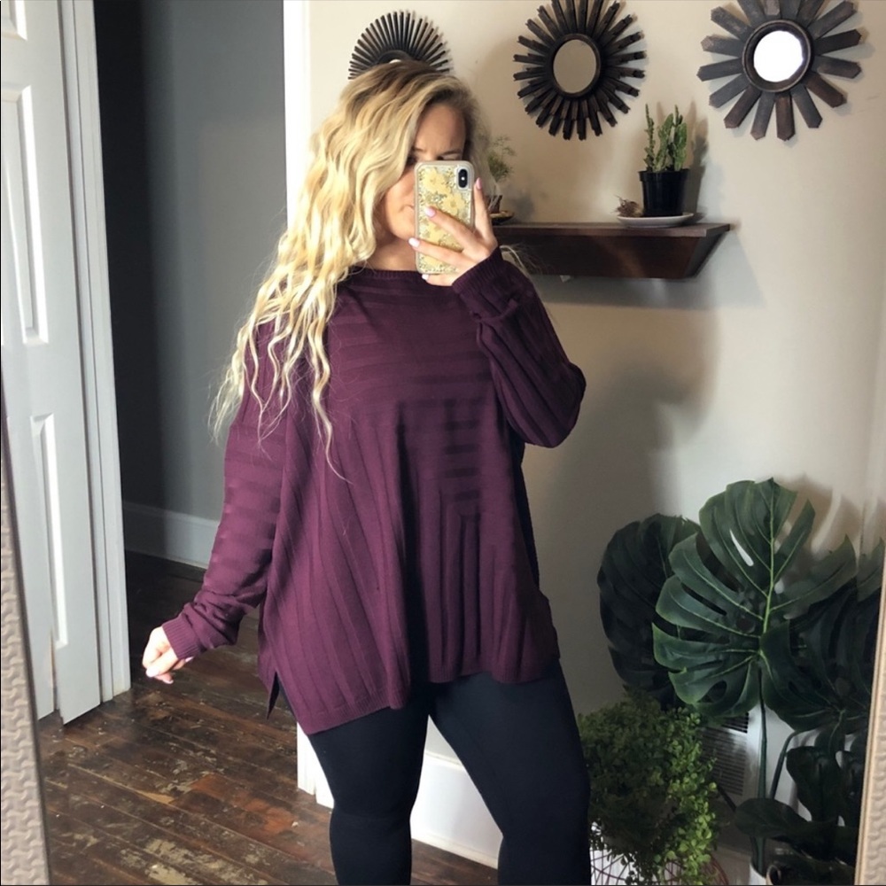 St. John Sweater M/L maroon